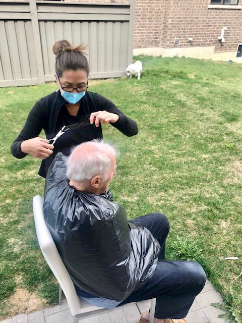 trimming-hair-of-the-male-elder-filcanhomecare